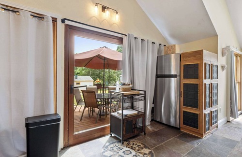 Dennis Port Apartment | Italian-Inspired Studio Near Cape Beaches