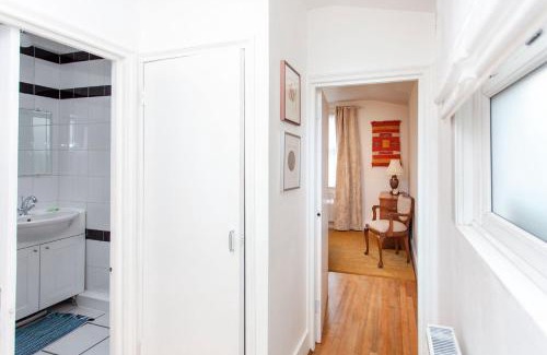 Fortune Green Apartment | Italianflat - Kilburn Art Style