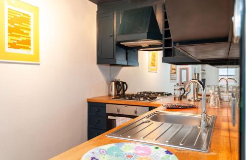 Fortune Green Apartment | Italianflat - Kilburn Art Style