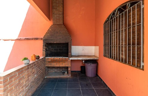 Raul Cury House | Itanhaém Casa ampla com piscina e churrasqueira a 300m da praia