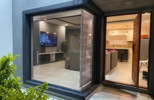 Ngwenya Apartment | iThusi