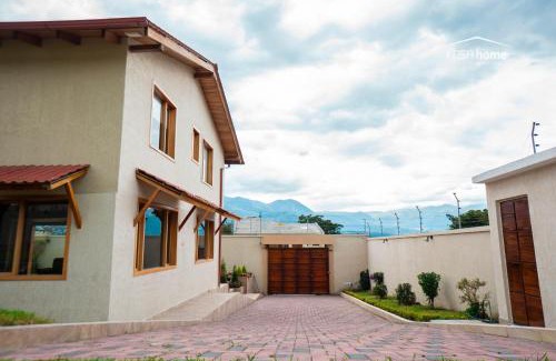 San Roque House | ItsaHome Vacations - Casa de Campo Atuntaqui