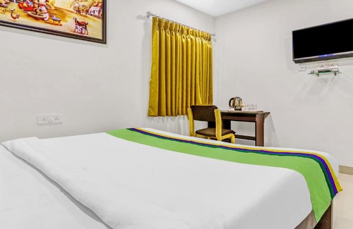 Kukatpally Housing Board Colony Hotel | Itsy By Treebo - Royal Galaxy Kukatpally