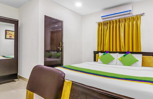 Kukatpally Housing Board Colony Hotel | Itsy By Treebo - Royal Galaxy Kukatpally