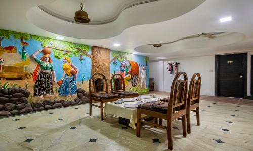 Ahmedabad Hotel | Itsy Hotels Shree Krishna Palace
