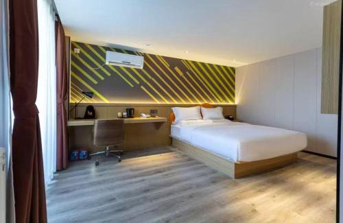 Weicheng District Hotel | IU Hotel Xianyang Renmin Road Phoenix Plaze