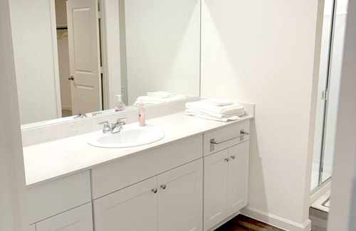 Weston House | Ivana Lodge 2-QueenBed 1Bath Retreat