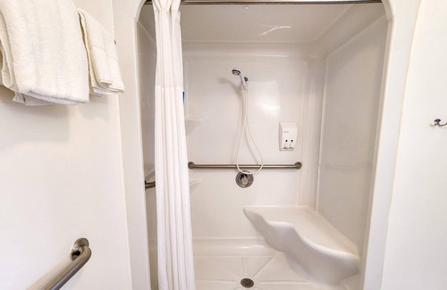 Everglades City Hotel | Ivey House Hotel Basic King Room