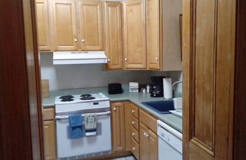 Keokuk Apartment | Ivin's Hideaway