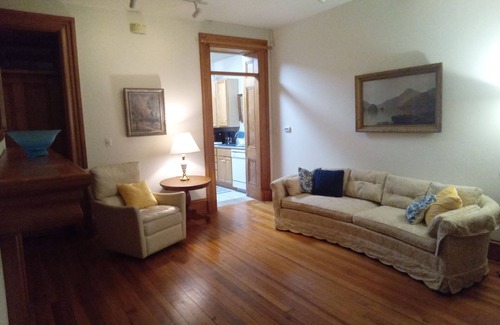 Keokuk Apartment | Ivin's Hideaway