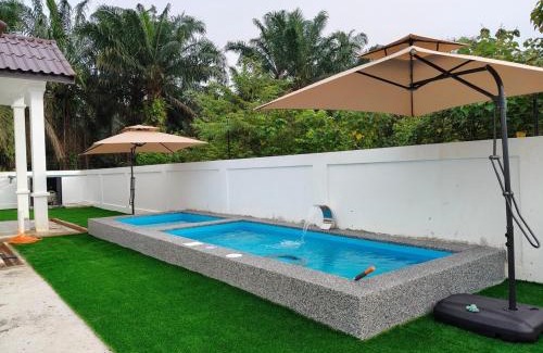 Batu Pahat Villa | Ivory Damai Nature Homestay