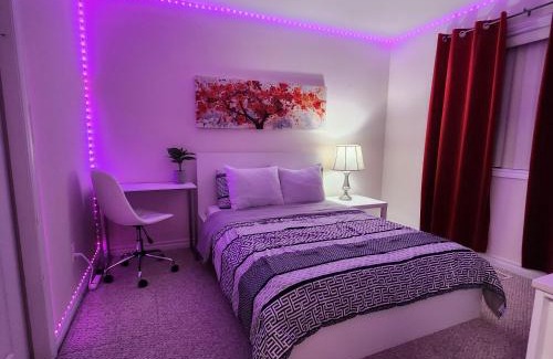London House | Ivory Staycation Suite with Free Street Parking, Shared kitchen and washroom