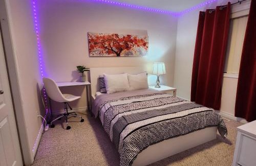 London House | Ivory Staycation Suite with Free Street Parking, Shared kitchen and washroom