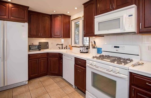 Grayslake House | IVP Manor House Close to Lake, Beach & Naval Base