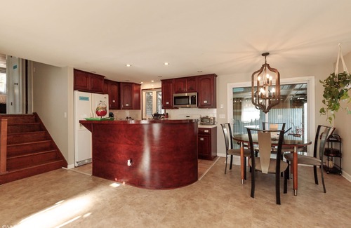 Grayslake House | IVP Manor House Close to Lake, Beach & Naval Base