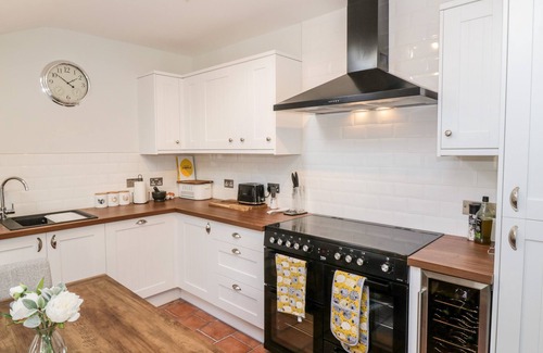 Thornhill Cottage | IVY BANK, pet friendly, luxury holiday cottage in Thornhill