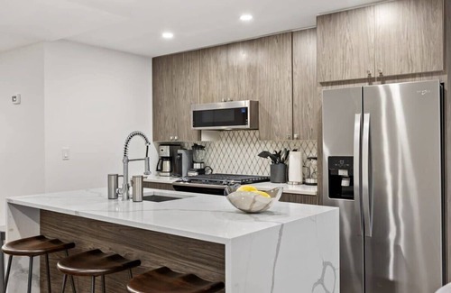 Washington Heights Apartment | Ivy by RoveTravel | Lux 2 BR Huge Private Outdoors