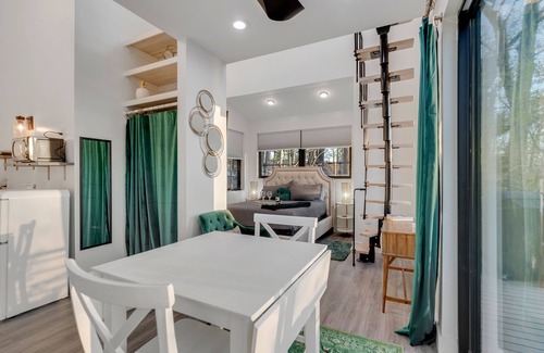 Rocky Mount Cottage | Ivy @ Cobblepot Cottages - Treehouse for Two | 650 Sq Ft | Countryside and Lake Views
