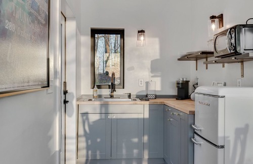 Rocky Mount Cottage | Ivy @ Cobblepot Cottages - Treehouse for Two | 650 Sq Ft | Countryside and Lake Views