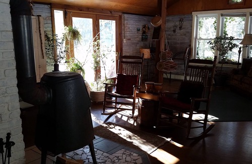 Catawissa Cottage | Ivy Cottage -Central Pennsylvania-Creekside