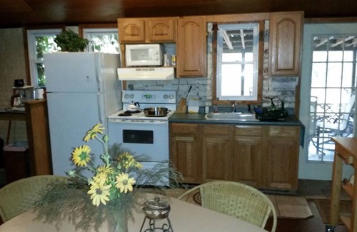 Catawissa Cottage | Ivy Cottage -Central Pennsylvania-Creekside