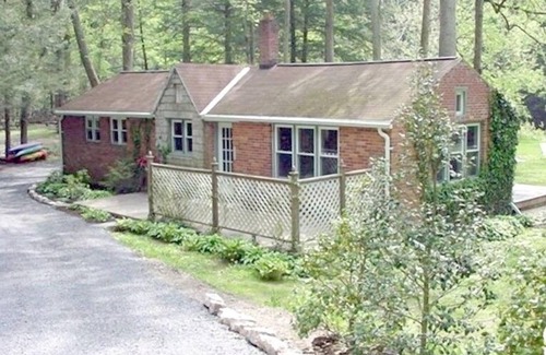 Catawissa Cottage | Ivy Cottage -Central Pennsylvania-Creekside