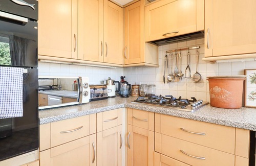 West Mersea Cottage | IVY COTTAGE, family friendly, with a garden in Mersea Island
