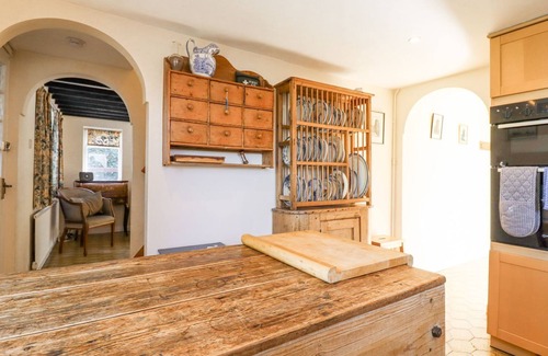 West Mersea Cottage | IVY COTTAGE, family friendly, with a garden in Mersea Island