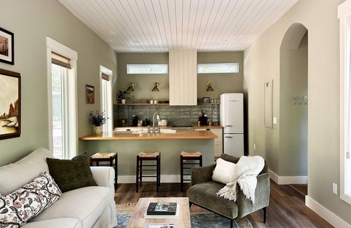 New Plymouth Cabin | Ivy Cottage | Hocking Hills