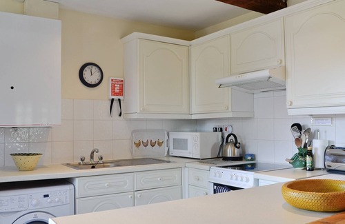 Sancton Cottage | Ivy Cottage is a former granary situated in the village of Sancton.