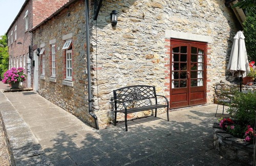 Sancton Cottage | Ivy Cottage is a former granary situated in the village of Sancton.