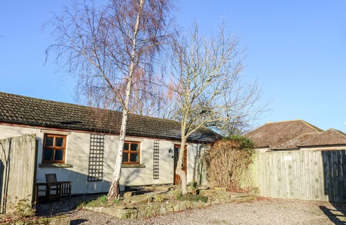 Caldwell Cottage | IVY COTTAGE, pet friendly, with a garden in Eppleby