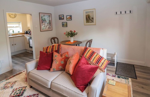 Thirsk House | IVY COTTAGE, pet friendly, with a garden in Carlton Husthwaite