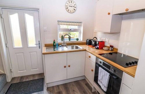 Thirsk House | IVY COTTAGE, pet friendly, with a garden in Carlton Husthwaite