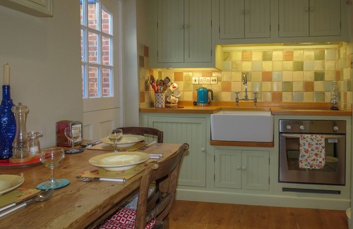 Aldeburgh Apartment | Ivy Cottage - sleeps 4 guests in 2 bedrooms