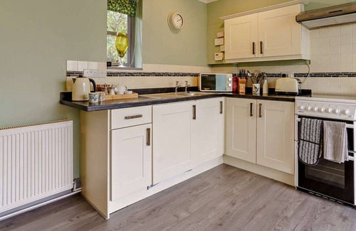 Llanfyrnach House | Ivy Cottage - Wellstone