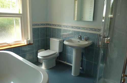 Wootton Bridge Bed & Breakfast | Ivy Hall