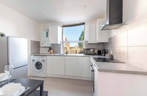 Filton House | Ivy House - 3 Bedroom House In Bristol