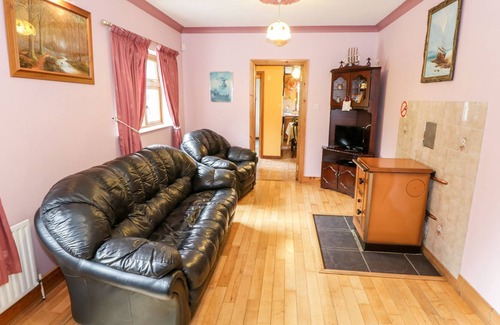Gurteen Cottage | IVY HOUSE, family friendly, with open fire in Boyle, County Roscommon