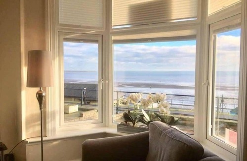 Muston House | Ivy House - Seafront house with garden seating and stunning sea views!