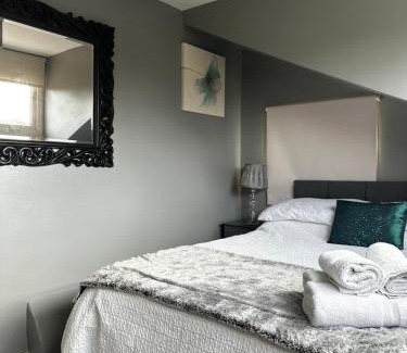 Skipsea House | Ivy House, three bed cottage, parking garden