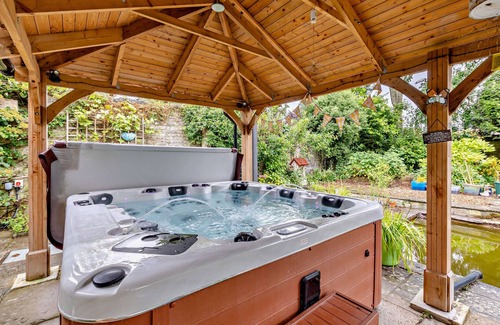Somerton House | Ivy Leaf Farm Barn - Two Bedroom House, Sleeps 4