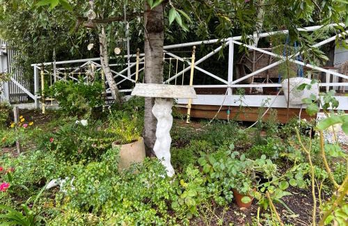 Lakes Entrance Bed & Breakfast | Ivy May Cottage