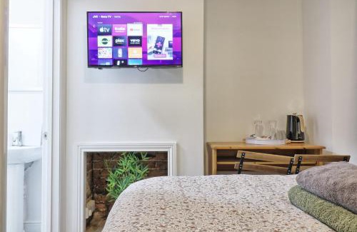 Westcliff-on-Sea House | Ivy on Sea Villa