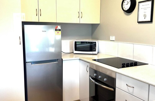 Stanley House | Ivy's@Stanley - 17 Pearse St . Modern one bedroom home