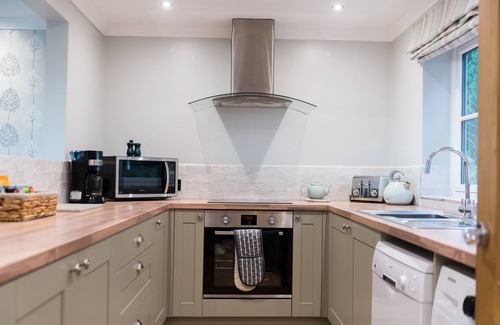Little Malvern Cottage | Ivydene - Luxury Cottage with Covered Hot Tub and Log Burner.