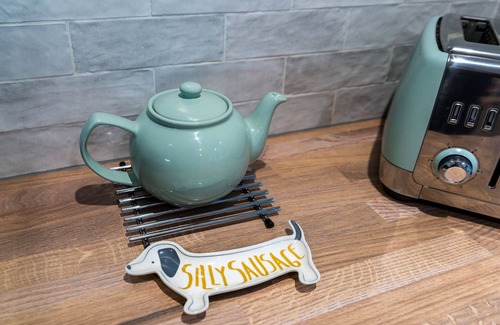 Little Malvern Cottage | Ivydene - Luxury Cottage with Covered Hot Tub and Log Burner.