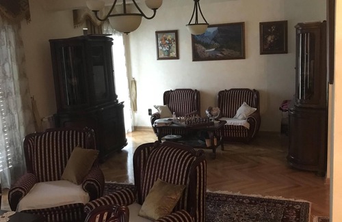 Igalo Apartment | Izdajem trosoban stan u strogom centru Igala