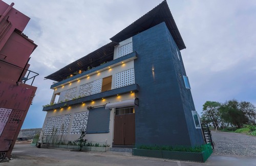 Vadanemelli Hotel | Izi Beach Stay