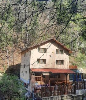 Petrosani House | Izvorul Maleii